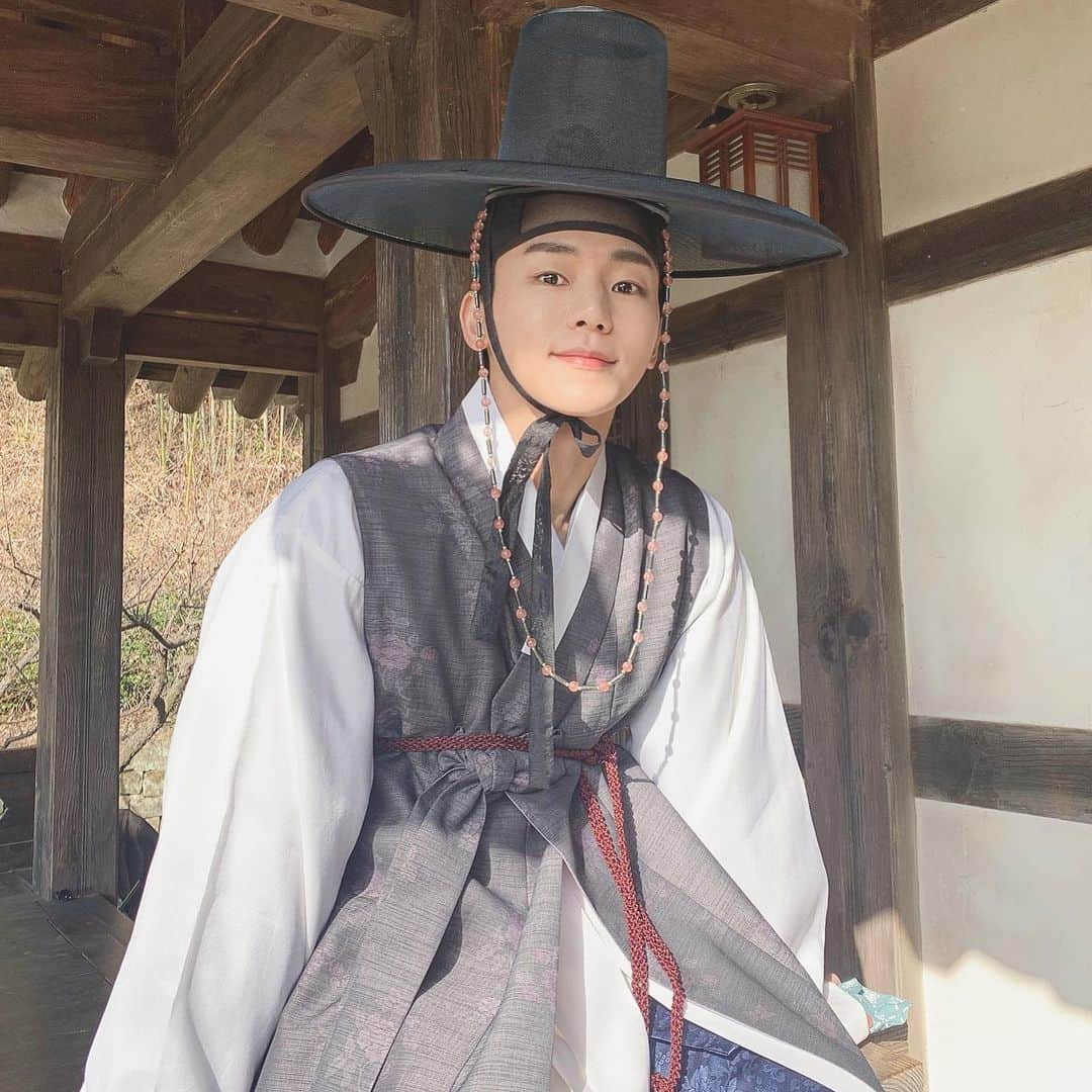 インス のインスタグラム：「호선아 인사해🙇🏻‍♂️」