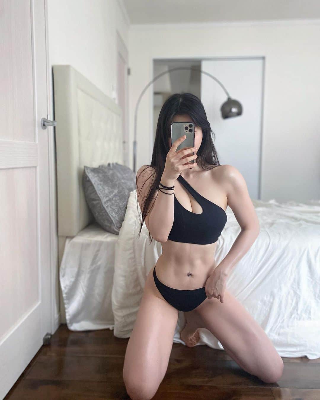 渋谷ゆりのインスタグラム：「Just be yourself. They’ll adjust. 自分らしくいよう。それに合わせて周りが変わっていく。做你自己、他們會調整的。  @almoore_official #almoore  #筋トレ女子 #ボディメイク #loseweight #weightloss #gym #fitness #motivation #diet #muscle #健身 #減肥 #健身房 #减肥 #肌肉  #筋トレ #ダイエット #ジム #マッチョ #japanesegirl #japanesemodel #motivation #フィットネス #フィットネスウェア #腹筋女子 #美尻 #宅トレ #家トレ #ダイエット垢」