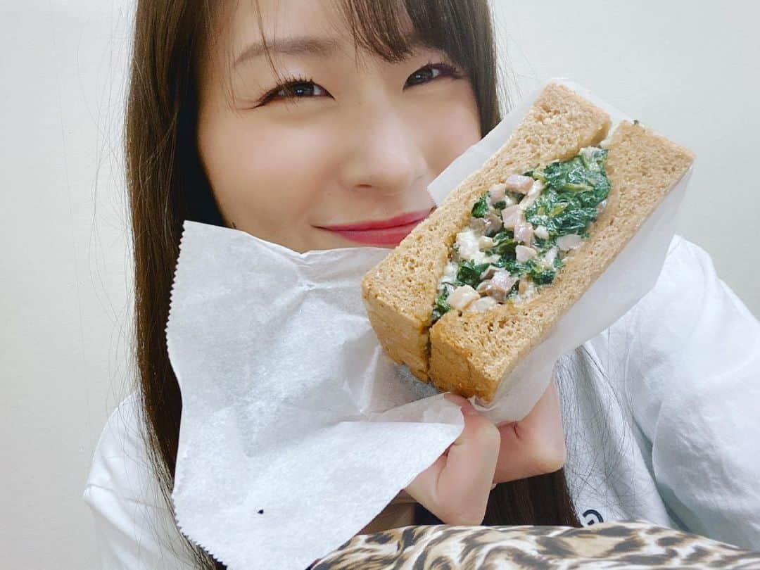 のインスタグラム：「. . タワレコ横浜ビブレ店さんでの ミニライブ&特典会 GALLIS ADDICTION横浜ビブレ店さん での店頭イベント ありがとうございました🙏🏻‼︎✨  長い時間 付き合ってくれたみんな ありがとう〜😭❣️ みんなとたくさん話せて楽しかったです♪  久しぶりのタワレコさんでのLIVE なんか懐かしくて楽しかった！ 店頭イベントでもみんなたくさん ご購入くださりありがとうございます✨ みんなの服選んだりしてデートしてる 気分で楽しかったぞい😚❤️  赤のベティT、サイトでは再入荷待ち となっていますが、店頭で少しだけ 売っていました🙆🏻‍♀️✨ 買ってくれたみんなありがとう❣️ よかったら5/8(土)のsherbet 全国11都市ワンマンツアー初日東京とか その他のライブとかイベントとか 撮影会とかでも着てくれたら すぐ見つけられるし嬉しいから 着てきてね☺️❤️  ファンの方から差し入れにいただいた サンドイッチ美味しかった🥪💛 みんなでいただきましたぁ〜🤤♡  ありがとうございます♪  次回はいよいよ8日(土) ワンマンツアー初日東京‼️✨ 15:30〜新宿文化センター大ホールに 集合です！！  みんなもうチケット買ってくれた🥺？ ま！じ！で！みんなに見てほしい 初日なので、この日は予定を空けて 絶対会いにきてください‼️‼️ まだまだチケット発売中なので お待ちしています🙏🏻‼︎✨ . . . -------------------------------- 【5月のイベントスケジュール】 . ♧ 5月8日(土) sherbetワンマンツアー@東京 ♧ 5月9日(日) 東京Lily団体撮影会 ♧ 5月11日(火) sherbet定期トーク配信 ♧ 5月15日(土) RISE on ABEMA ♧ 5月15日(土) sherbetライブ ♧ 5月16日(日) sherbetライブ ♧ 5月18日(火) sherbet定期トーク配信 ♧ 5月20日(木) 東京Lily個人撮影会 ♧ 5月22日(土) Can-on!ライブ ♧ 5月22日(土) RISE計量(配信) ♧ 5月23日(日) RISE149 ♧ 5月25日(火) sherbet定期トーク配信 ♧ 5月29日(土) パチンコ来店@三重 ♧ 5月30日(日) sherbetライブ . -------------------------------- 【きよちゃん情報】  🎠5月8日(土)〜sherbet 11都市全国ワンマンツアー がはじまります‼︎東京公演&パス予約受付中！  🎠デジタル写真集『いちばん星みつけた』発売中！  🎠清瀬の公式YouTubeチャンネル 　『清瀬とこの夜』ができました！ 　チャンネル登録よろしくお願いします ❁  🎠2月からsherbetの派生ユニット〈Can-on!〉 としても活動していきます！Twitterとshowroom をやってます！応援よろしくお願いします☺︎！ -------------------------------- 【SNS】 ❤︎ Twitter  ❤︎ Instagram ❤︎ YouTube 「#清瀬とこの夜 」 ❤︎ Tiktok ❤︎ 17ライブ -------------------------------- . . #清瀬汐希 #sherbet #canon #インスタグラビア #グラビア #グラドル #奇跡の美神ディテール #follow #followｍe #likeforlikes #gravure #ootd #japanesegirl #instagravure #instagood #扎心了 #东京 #tokyo #萌 #粉我 #좋아요환영 #赞 #偶像」