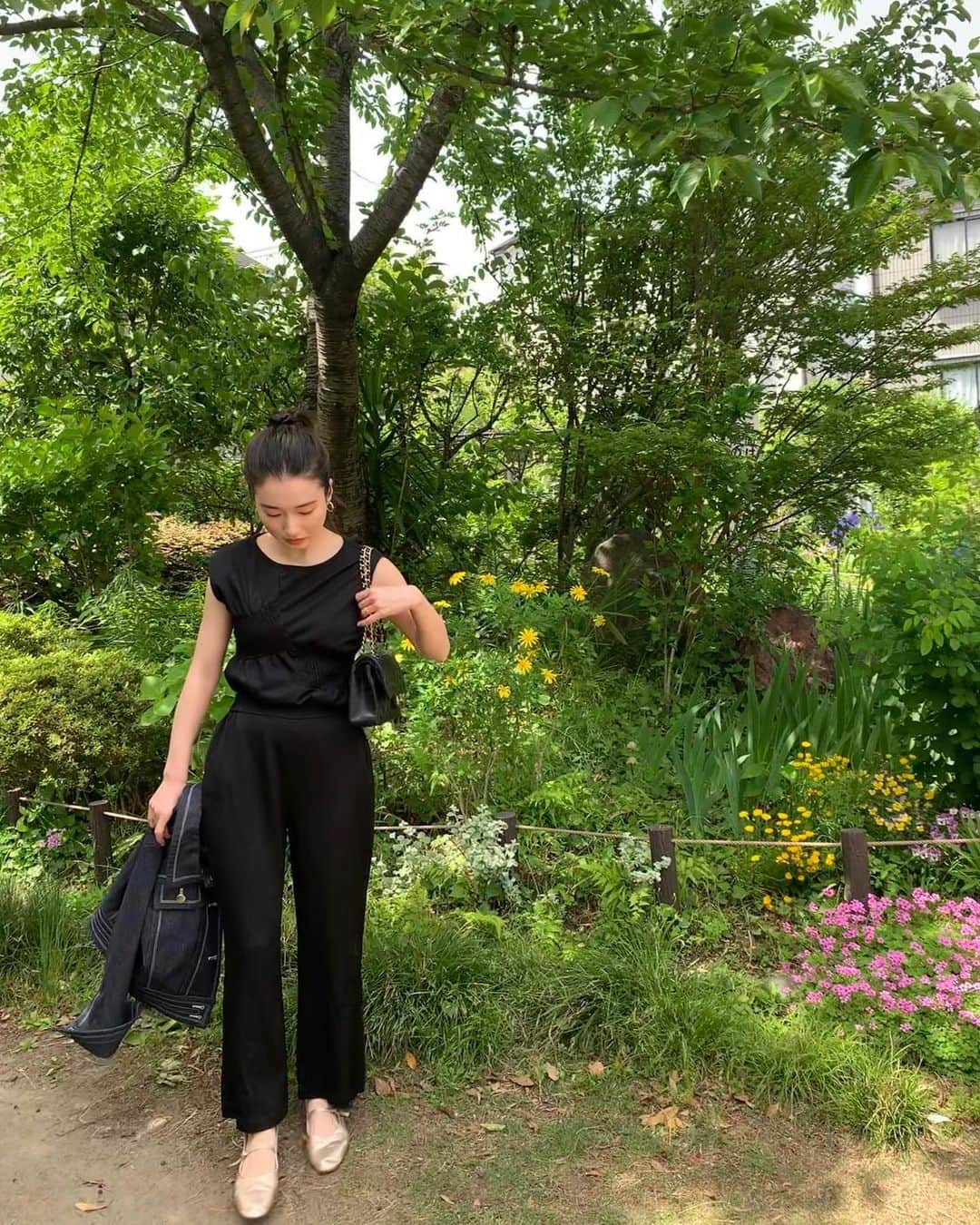 吉竹美聡のインスタグラム：「BLACK 🖤🌵」