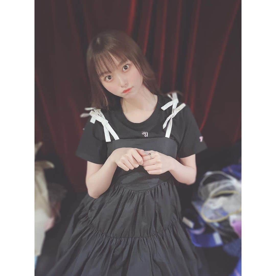 達家真姫宝のインスタグラム：「今日は黒コーデでした〜🖤 かわちい私服でお気に入り〜🖤✊🏻  ワンピース#lillilly Tシャツ#treatutsrlf」