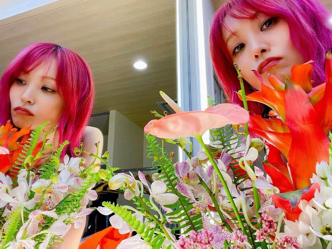LiSAさんのインスタグラム写真 - (LiSAInstagram)「最近お祝いでお花をいただく機会が多くて嬉しい💐 お家にドライフラワー増えていく☻」5月5日 21時46分 - xlisa_olivex