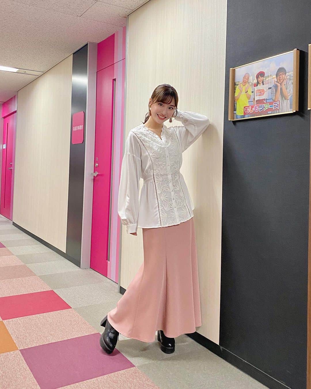 のインスタグラム：「ㅤㅤㅤㅤㅤㅤㅤㅤㅤㅤㅤㅤㅤ ㅤㅤㅤㅤㅤㅤㅤㅤㅤㅤㅤㅤㅤ プロ野球ニュース昨日は 全てデーゲームでした(。・ω・。) いつもと違うスケジュールでしたが 放送はいつも通り楽しくできました🐩☁️ ㅤㅤㅤㅤㅤㅤㅤㅤㅤㅤㅤㅤㅤ ㅤㅤㅤㅤㅤㅤㅤㅤㅤㅤㅤㅤㅤ 👗トップス、スカート(@cocodeal_official) ㅤㅤㅤㅤㅤㅤㅤㅤㅤㅤㅤㅤㅤ ㅤㅤㅤㅤㅤㅤㅤㅤㅤㅤㅤㅤㅤ ㅤㅤㅤㅤㅤㅤㅤㅤㅤㅤㅤㅤㅤ ㅤㅤㅤㅤㅤㅤㅤㅤㅤㅤㅤㅤㅤ #コーデ #コーディネート #code #coordinate #ゆるゆるコーデ #ゆるゆる #デートコーデ #春 #衣装 #女子アナコーデ #女子アナ #アナウンサー #モテコーデ #ファッション #fashion #巻き髪 #ビックピアス #ootd #六本木 #春先取り #春コーデ #春コーディネート #cocodeal #プロ野球 #デーゲーム #夏先取りコーデ ㅤㅤㅤㅤㅤㅤㅤㅤㅤㅤㅤㅤㅤ」