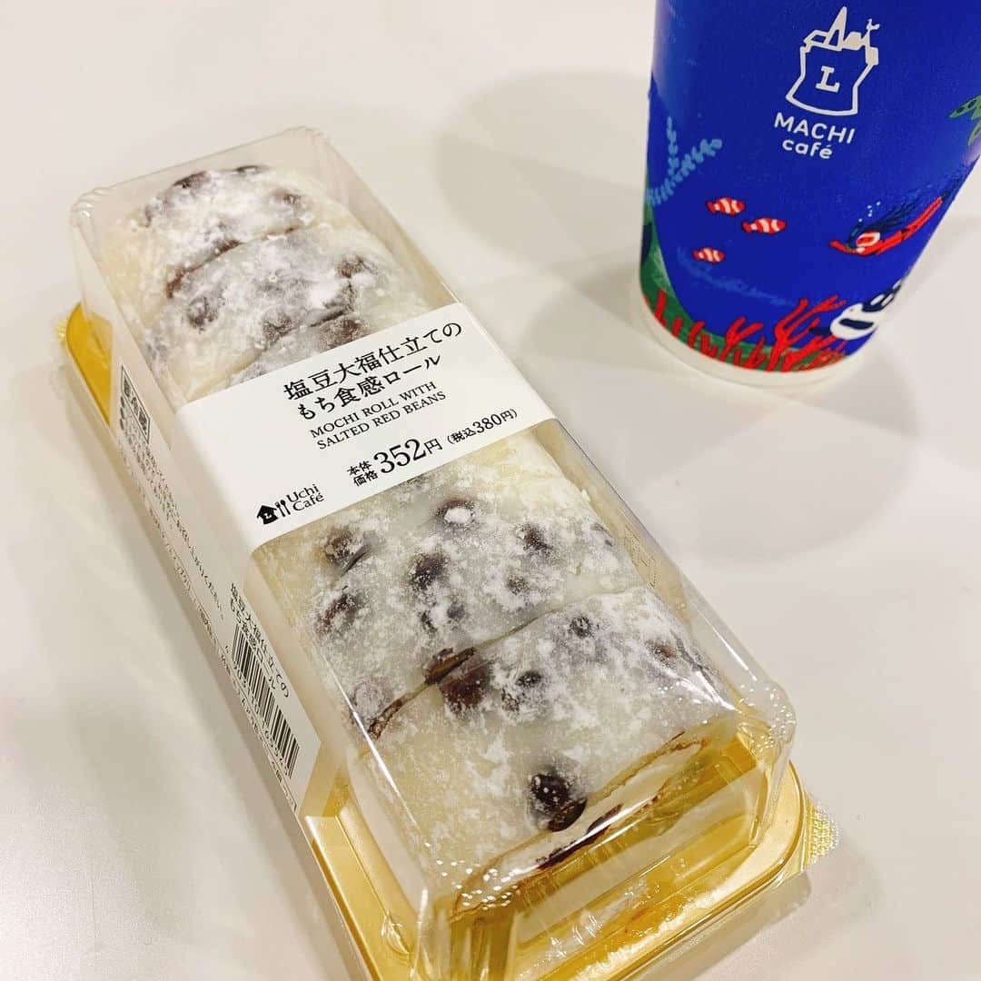 ホラン千秋さんのインスタグラム写真 - (ホラン千秋Instagram)「_ ローソンの塩豆大福ロール....🧁 美味しすぎて感動した🥺💓」5月5日 22時05分 - chiakihoran_official