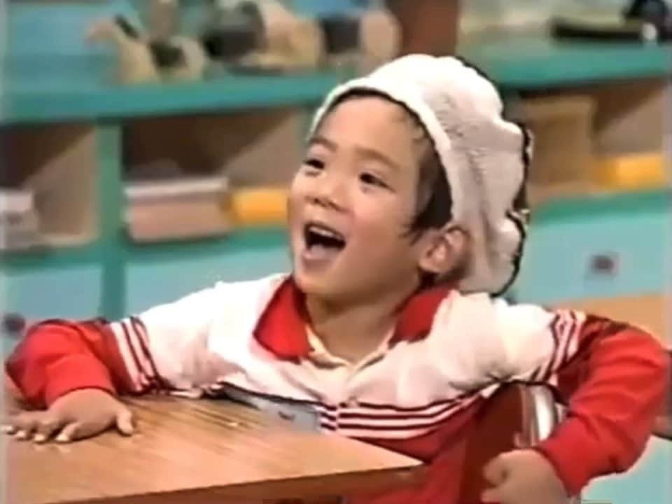 オカモトレイジのインスタグラム：「Children's Day❤️ "Reiji's How to sex" Video from 1997. Teacher "What is sex?" Reiji "Grope their boobs, and smash their dick."  子育てで不安や悩みを抱えてるお父さんお母さんへ こんな少年も今ではまともに働いて、結婚して、父親になれてます😅 僕の少年時代を見て少しでも気を楽にしてもらえたら嬉しいです🤣 精一杯愛情を注いであげてください❤️  #子供の日 #childrensday」