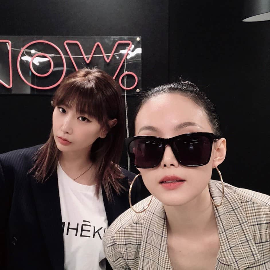 Brown Eyed Girlsのインスタグラム：「[#JeA #MIRYO] 오랜만에 뭉친 두 언니🕶️  네이버 NOW. studio문나잇🌙에 뜬 제아와 미료 둘이라 더 솔직하고 화끈했던 토크❗️❗️  다음에 또 함께해줘요❤️  #제아 #미료 #브라운아이드걸스 #브아걸 #BrownEyedGirls #BG #네이버나우 #studio문나잇」