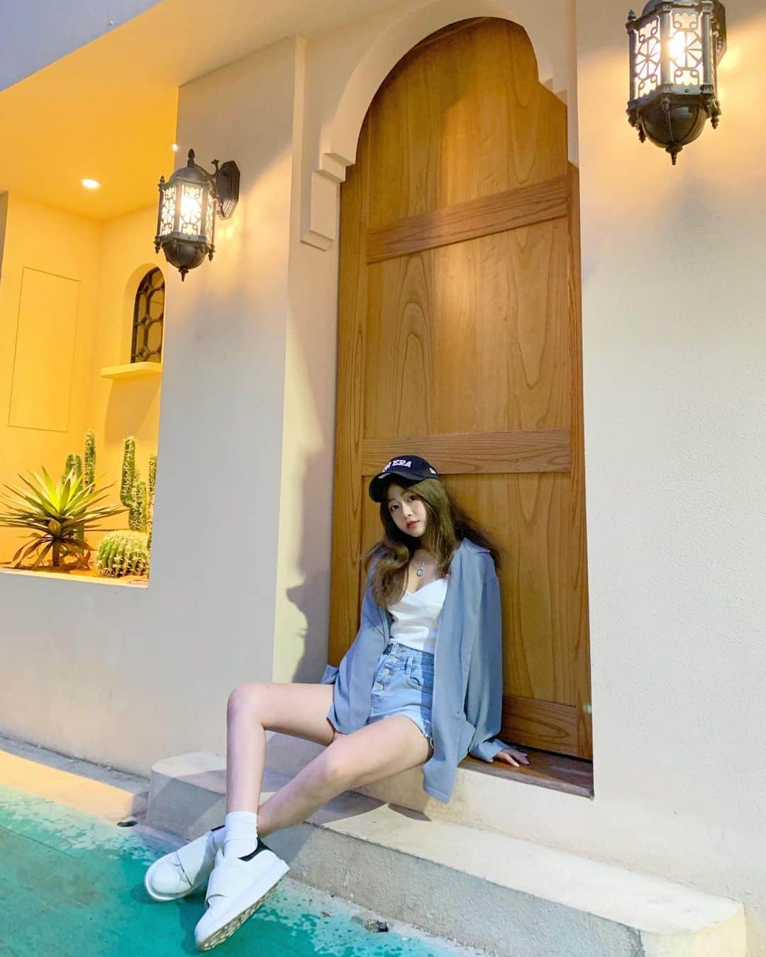 徐薇涵（Wei Han Xu）のインスタグラム：「這🚪很可以餒 隨意拍也很有意境 謝謝 @bobo.0715 攝影師👏🏻」