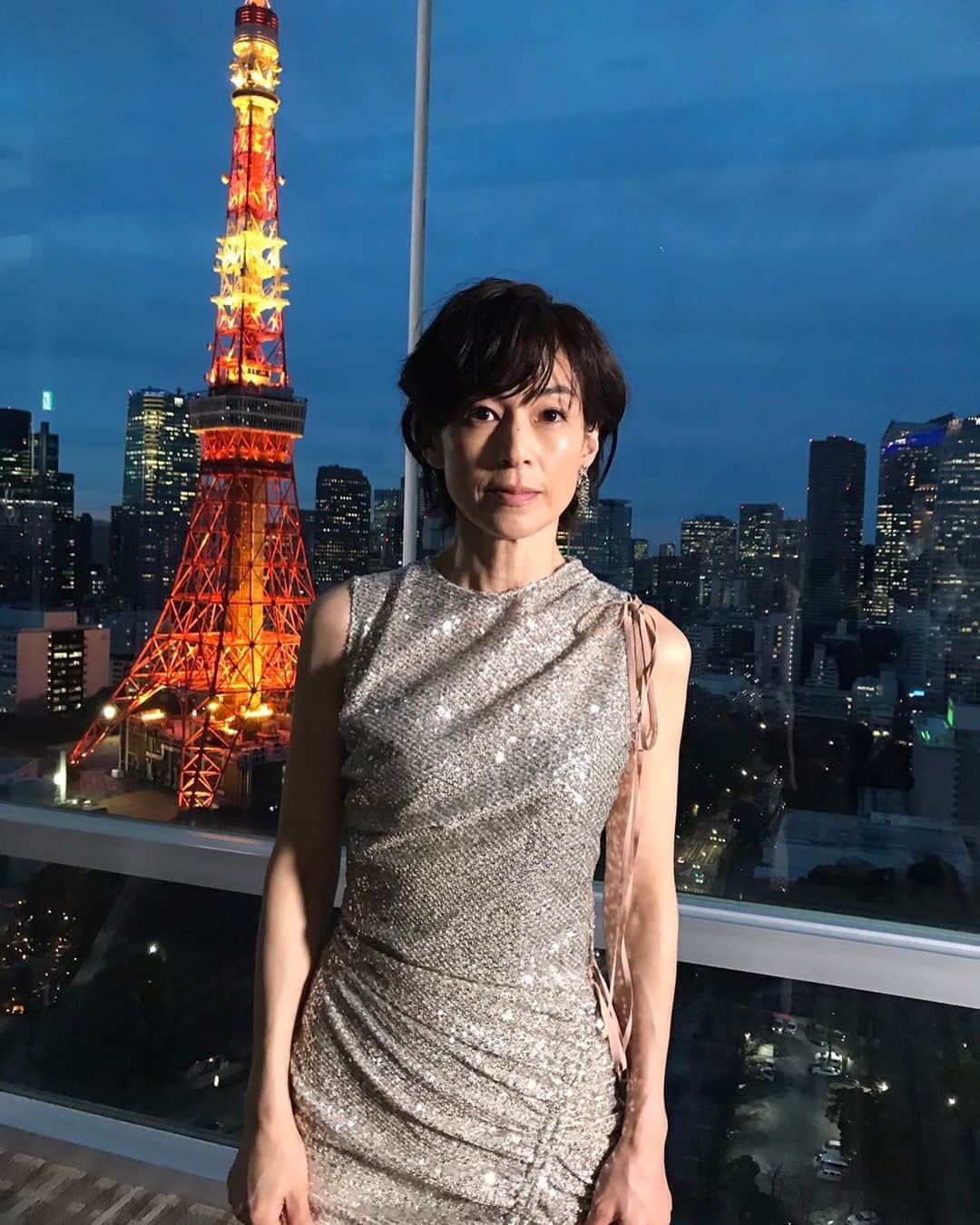 鈴木保奈美さんのインスタグラム写真 - (鈴木保奈美Instagram)「美stオフショット 東京タワーが点灯する瞬間を待っての撮影でした。  @be_story_official」5月5日 23時00分 - honamisuzukiofficial