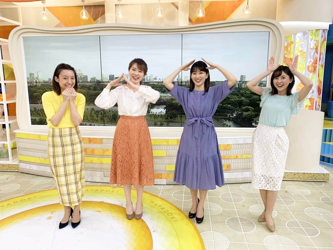 TBS「はやドキ！」のインスタグラム：「今日はこどもの日🎏﻿ ﻿ 兜を作ったり、柏餅を食べたり﻿ 思い思いのポーズです😄﻿  ﻿ 皆川﻿ ﻿ ※撮影のときはマスクを外しています。 ﻿ ﻿ #こどもの日🎏﻿ #山本里菜﻿ #若林有子﻿ #渡部峻﻿ #皆川玲奈﻿ #アナウンサー﻿ #池田沙耶香﻿ #気象予報士﻿ #はやドキ﻿ #tbs」