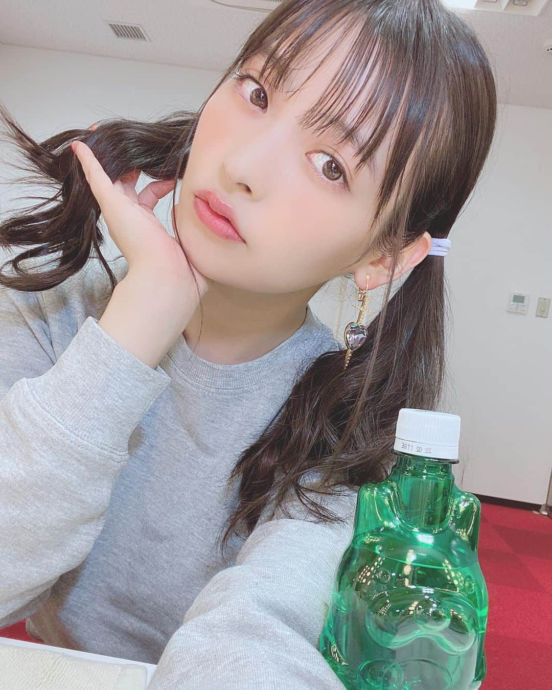 上坂すみれさんのインスタグラム写真 - (上坂すみれInstagram)「夜あそび、まさかのスウェット回！灰色〜！ 日笠さんとたくさん話せてうれしかったです(*´∀｀*)  #小松上坂徳井と夜あそび  #上坂すみれ」5月6日 0時19分 - uesaka_sumire