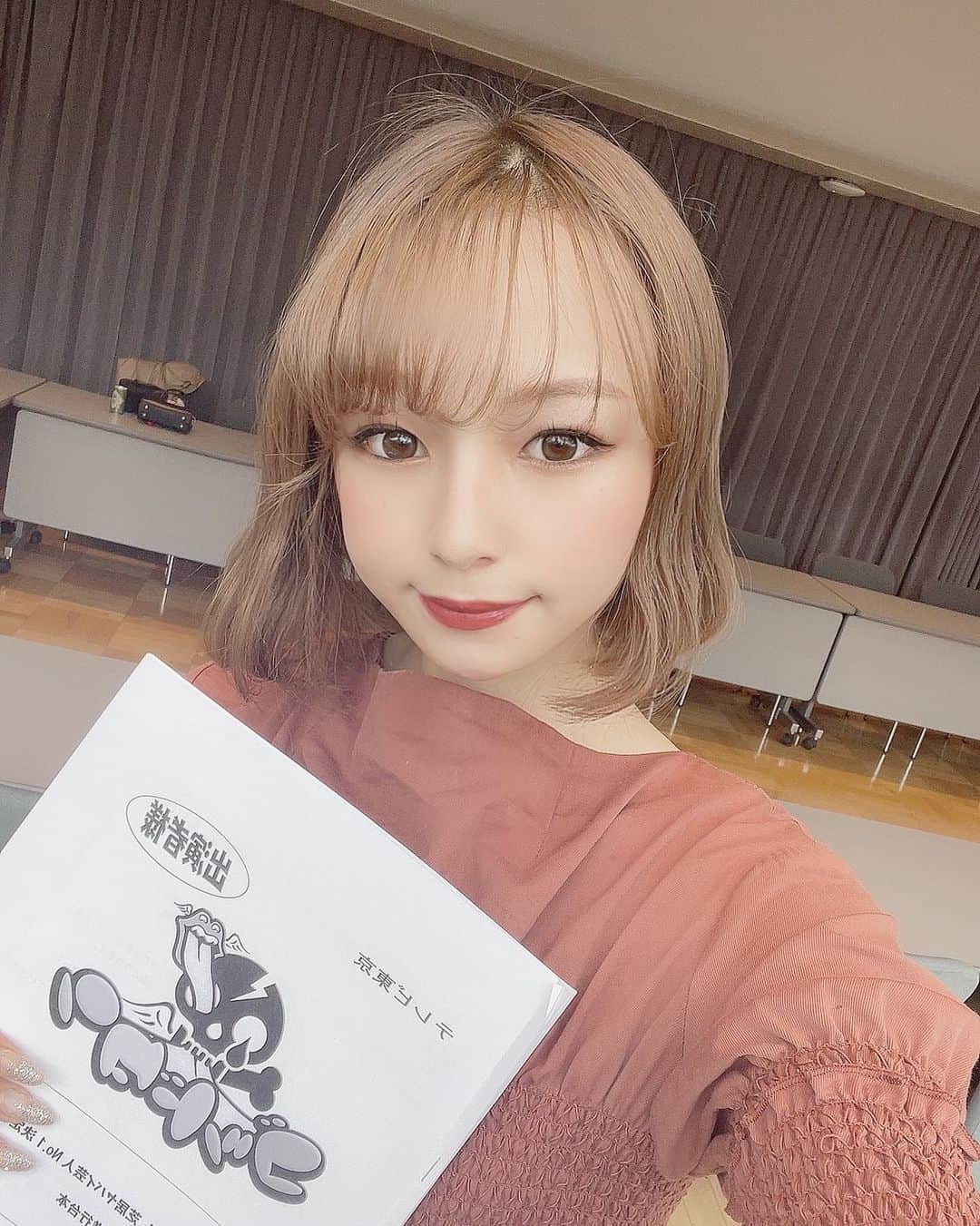 鈴木ユリアのインスタグラム：「. <告知> 5月9日(日) (土曜日の深夜1.45〜) テレビ東京#ゴットタン  2回目審査員として出演させて頂きます。 感想待ってます見てね👾🙌🏻」