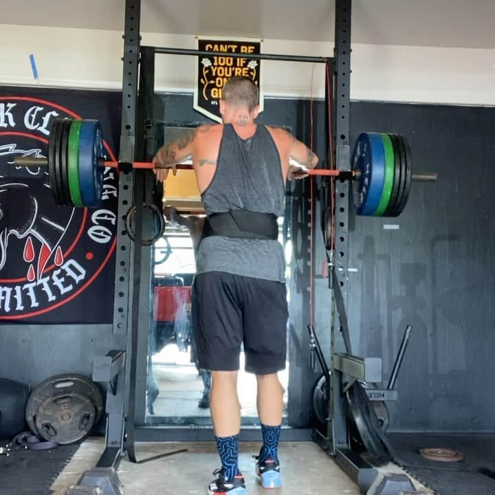 ザッキー・ヴェンジェンスのインスタグラム：「Had to hit 275 after @john.means threw a no-hitter! #lastset #nohitter #buckleup #ironandinkfitness」