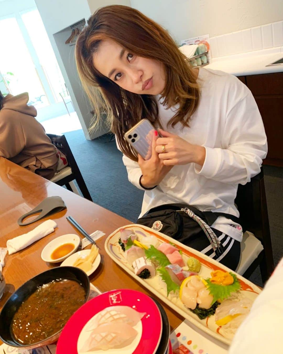 加賀其真美さんのインスタグラム写真 - (加賀其真美Instagram)「変な顔写真🥸😜 ゴールデンウィークみなさん何しましたかー？ 真美はいつもと変わらない毎日でした⛳️⛳️⛳️笑笑 毎日朝起きてご飯食べて練習して… そんな当たり前の日々ですが元気に過ごせる事がとーっても幸せな事🥴💛 色んな事を制限されて我慢しとるのはみんな一緒やもんね！ その中でも楽しい事っていっぱいある気がする🤔🤗✨ ． 次の試合はツインフィールズです⭐️」5月6日 11時14分 - mami_kagasono