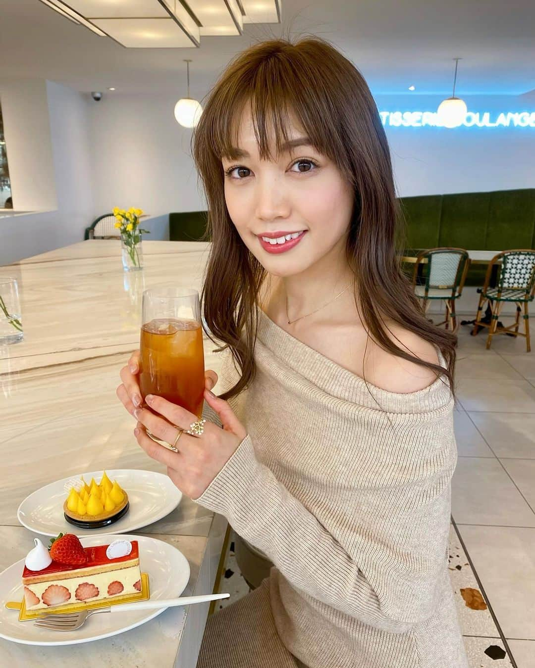 ののさんのインスタグラム写真 - (ののInstagram)「. 先月投稿したカフェの寄りバージョン🍰  #リベルテパティスリーブーランジェリー  #カフェ#パティスリー#ブーランジェリー#パン#パン屋#京都パン#京都パン屋#京都カフェ#京都グルメ#京都#四条#四条カフェ#四条グルメ#オフショル#オフショルダー#ワンピース#ワンピ#ベージュコーデ#ベージュ#淡色コーデ#淡色女子#サンダル#ユナイテッドトウキョウ#コーチ#ファッション#コーディネート#japan#ootd#fashion」5月6日 7時45分 - nonoko0309