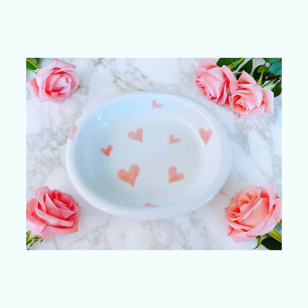 神田うのさんのインスタグラム写真 - (神田うのInstagram)「Homemade tempura🤣  This plate was given by  @keikoyashio to my daughter as a gift.🎁 Thank you❤️  #stayhome#Homemade#tenpura#homemadetenpura#whitebait#whitebaitfritters#carrotfritters#asparagusfritters#whitebait#carrot#asparagus#unokanda#神田うの」5月6日 9時06分 - unokandaofficial