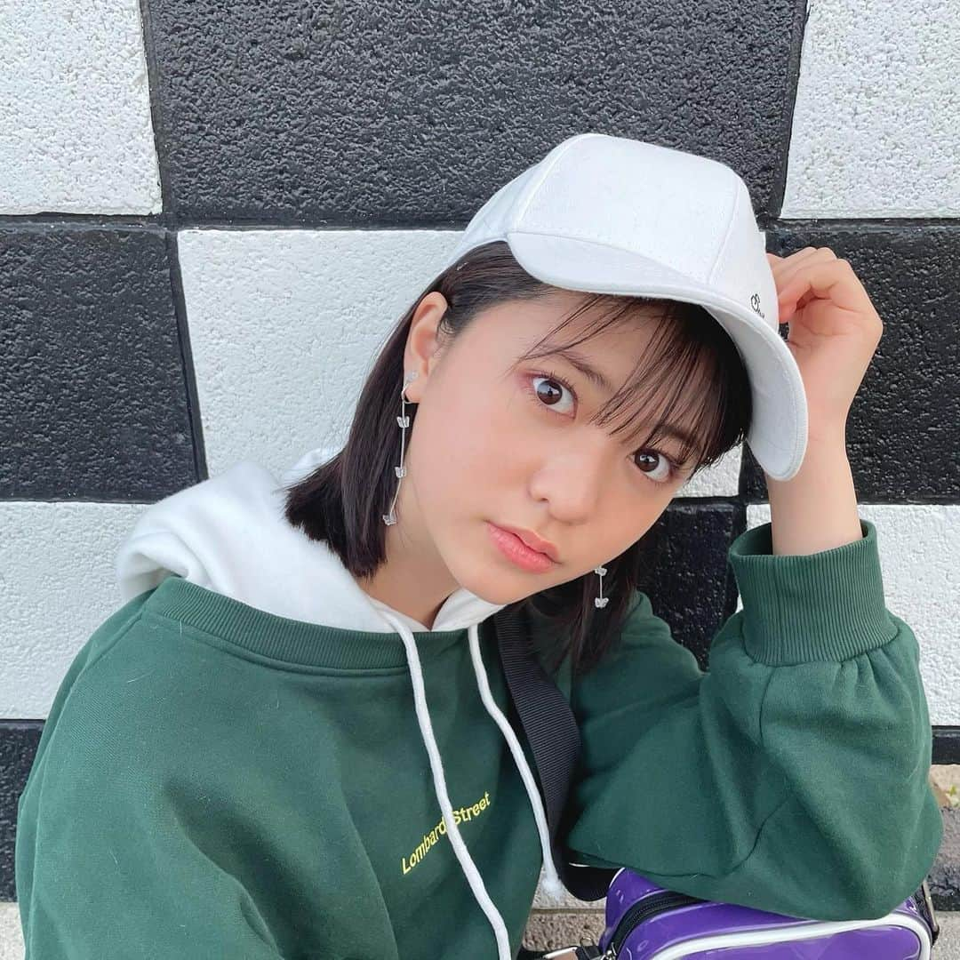 凛美さんのインスタグラム写真 - (凛美Instagram)「◡̈﻿ ﻿ 今日は学校帰り沢山歩いた!!﻿ ﻿ ﻿ ﻿ なにか頑張った時とか﻿ 食べたいもの我慢した時は﻿ これでもかってくらい褒める ( ¨̮ )✌︎﻿ ﻿ ダイエットが長続きする秘訣かな☺️﻿ ﻿ ﻿ ﻿ ﻿ ﻿ ﻿ みんなの自分流長続きするコツ教えて欲しい！﻿ ﻿ #nicola#ニコラ#6月号#ニコモ#凛美#中3#リミスマイル#ダイエット」5月6日 19時38分 - rimi_kenon_official