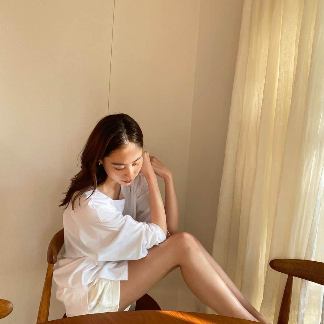 Karanのインスタグラム：「ルームウェアは白が好き♡  #23KU_LoungeWear #23区 @23ku_official」