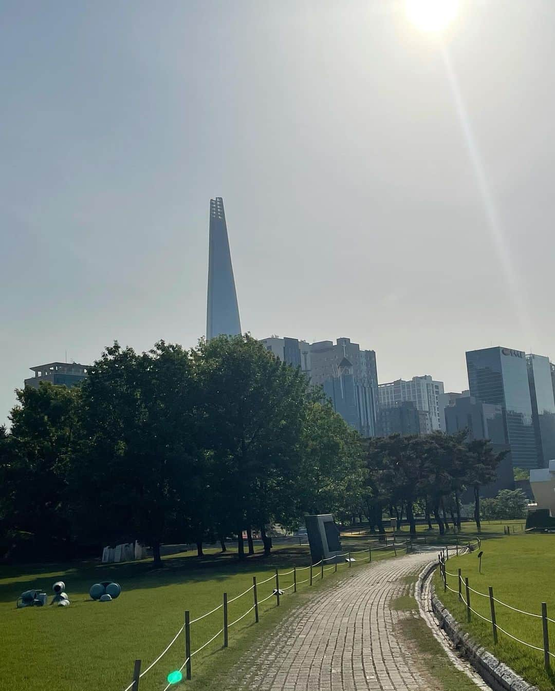 Jongkook Shinさんのインスタグラム写真 - (Jongkook ShinInstagram)「날씨가 참 좋았던 ☀️  . #올림픽공원#산책#소풍#picnic#picnicday#시바견#시바#시바이누#散歩#ピクニック#seoul#ソウル#서울#柴犬#しばいぬ」5月6日 20時08分 - jongkookshin