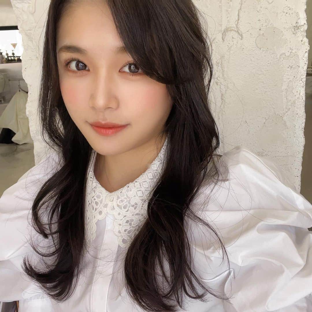 のインスタグラム：「髪染めた日の写真です🤳 どうですか?🤎 . . . #黒髪#黒髪ロング」
