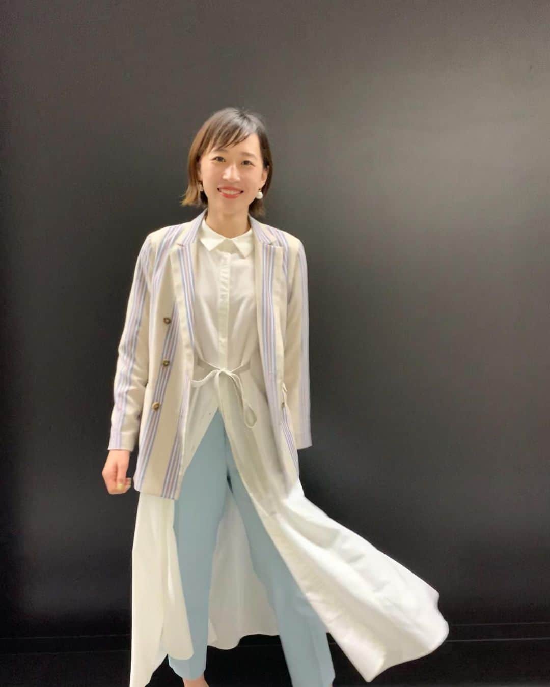 のインスタグラム：「ワールドカップは今日が最終日ですが、日本人選手の出番は終了しました✨ 最後は日本人史上初の銀メダルを獲得し、 最高の締めくくり🥈🥺 お疲れ様でした！！  さて、子育てに戻ります。笑  jacket @naturalbeautybasic_official  one piece @ladymade_official  pants @plst_official」