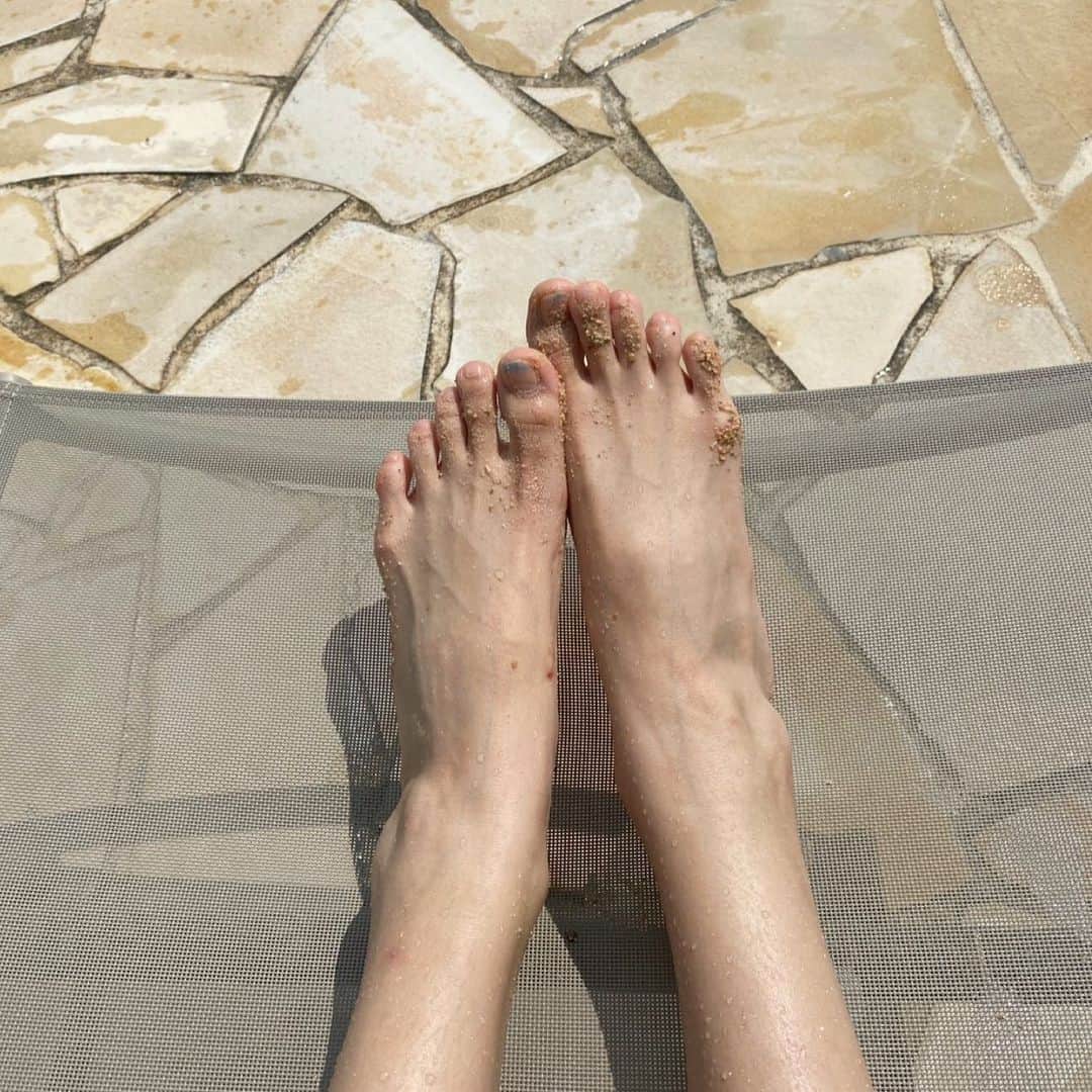 小倉優香　裏 小倉優香さんのインスタグラム写真 - (小倉優香Instagram)「靴擦れと落ちかけのマニキュア
