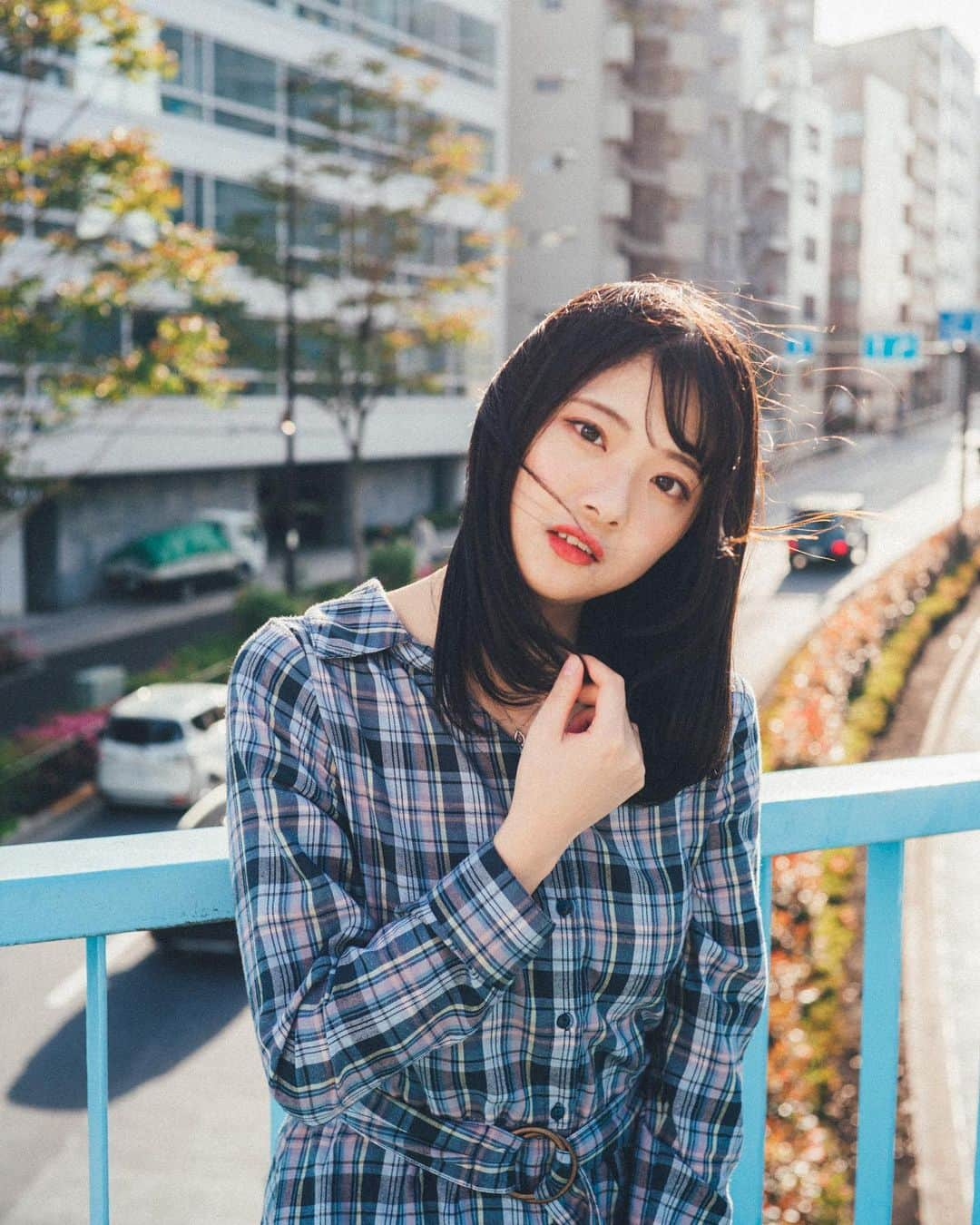 山田杏奈のインスタグラム：「ゴールデンウィーク、今年もどこにも行けず終わってしまいました🥲﻿ 今は我慢のときですね…！﻿ ﻿ その分おうちでゆっくりゆったり過ごせていて﻿ それもまた幸せです☺️🍀﻿ ﻿ GW前ですが、撮影していただきました！﻿ 今回もすっごく素敵にとっていただいて嬉しいです…！﻿  この日めちゃくちゃ風強かった🍃🌀🍃  Onepiece : dazzlin ﻿ ﻿ photo by @yamakou_photo  ﻿ ﻿ ﻿ #ポトレ #ポートレート撮影 #ポートレート #ポートレートモデル #ポトレ女子 #ポトレモデル #ポートレートモデル撮影 #撮影 #撮影モデル #サロンモデル #サロンモデル希望 #サロモ募集 #サロモ希望 #サロモ #ミディアムヘア  #春コーデ  #東大 #東大生 #ミスコン #透明感 #被写体 #被写体募集 #被写体モデル #作品撮り #幸せな瞬間をもっと世界に #何気ない瞬間を残したい #ノスタルジーな瞬間を #curbon写真部 #透明感」