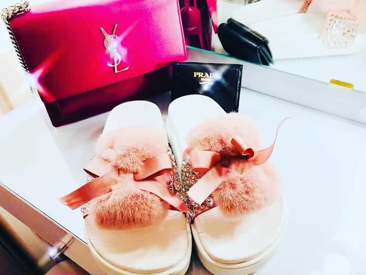 のインスタグラム：「🤍NEW...item🤍 GW最後の日は沢山お買い物 しました❤︎可愛い〜🥺 @ysl @prada @louboutinworld  _ _ _ _ _ _ _ _ _ _ _ #gw #ysl #prada  #louboutinworld #love  #instagood #instagram」