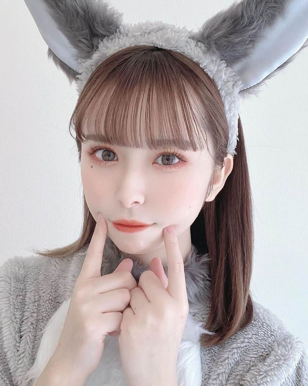 美女美容事情さんのインスタグラム写真 - (美女美容事情Instagram)「《大きなお耳の猫ちゃん😻❤️》⠀ *⠀⠀⠀⠀⠀⠀⁠⠀⁠⠀⁠⠀⁠⠀⠀ 今回ご紹介させて頂きますのは!!👀❤️⁠⠀⁠⠀⁠⠀⁠⠀⠀ nanase akaneさん<@nanase_akane> の素敵なお写真📸⠀⁠⠀⁠⠀⠀ *⠀⠀ 猫耳スタイルって見惚れてしまいますよね❤️⠀ *⠀⁠⠀⁠⠀⁠⠀⁠⠀⠀ nanase akaneさん<@nanase_akane> 素敵な投稿をありがとうございました☺️📸✨⠀⠀ nanase akaneさんのアカウントには他にも素晴らしい投稿が沢山ありますので是非覗いてみてくださいね💁‍♀️💙⁠ ⠀ ⠀⠀⁠⠀⁠⠀⁠⠀⠀ △▼△▼△▼△▼△▼△▼△▼△▼△▼ ⁠⠀⁠⠀⁠⠀⠀ ❤️🧡💛「ビジョビ (美女美容事情)」💚💙💜⠀⠀⠀⠀⠀⠀⠀⠀⠀⠀⠀⠀⠀⠀⁠⠀⁠⠀⁠⠀⁠⠀⁠⠀⠀ 👇掲載ご希望の方は👇⠀⠀⠀⠀⠀⠀⠀⠀⠀⠀⠀⠀⠀⠀⠀⁠⠀⁠⠀⁠⠀⁠⠀⁠⠀⠀ @b_b_j.jタグ付けと🖤 # ビジョビ ⁠⠀⠀ 🖤タグ付けお願いします⠀⠀⠀⠀⠀⠀⠀⠀⠀⠀⠀⠀⠀⠀⠀⁠⠀⁠⠀⁠⠀⁠⠀⁠⠀⠀ △▼△▼△▼△▼△▼△▼△▼△▼△▼ ⁠⠀⁠⠀ #美女#美容#猫美女#猫美人⠀ #コスプレ#猫耳#ロングヘア⠀ #美肌#肌白#透明感⠀ #インスタ美女#インスタグラビア⠀⠀ #インスタ女子#インスタグラマー」5月6日 17時05分 - b_b_j.j