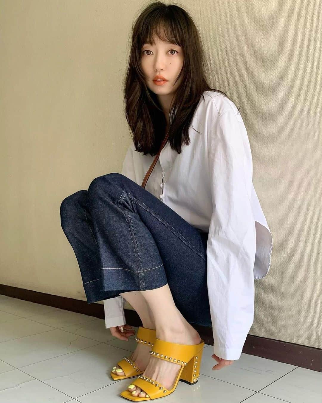 松島花さんのインスタグラム写真 - (松島花Instagram)「: Outfit🎏 GWあっという間だったなぁ💦 今日は履くだけで気分が上がる😙 @jimmychoo のミュールと 一緒でした〜👡💛 : Mules: Jimmy Choo Shirt & Denim:KHAITE Bag:CELINE #outfit #ootd #hanaoutfit  #fashion #jimmychoo #mules #花私服 #私服」5月6日 17時21分 - hana_matsushima_official