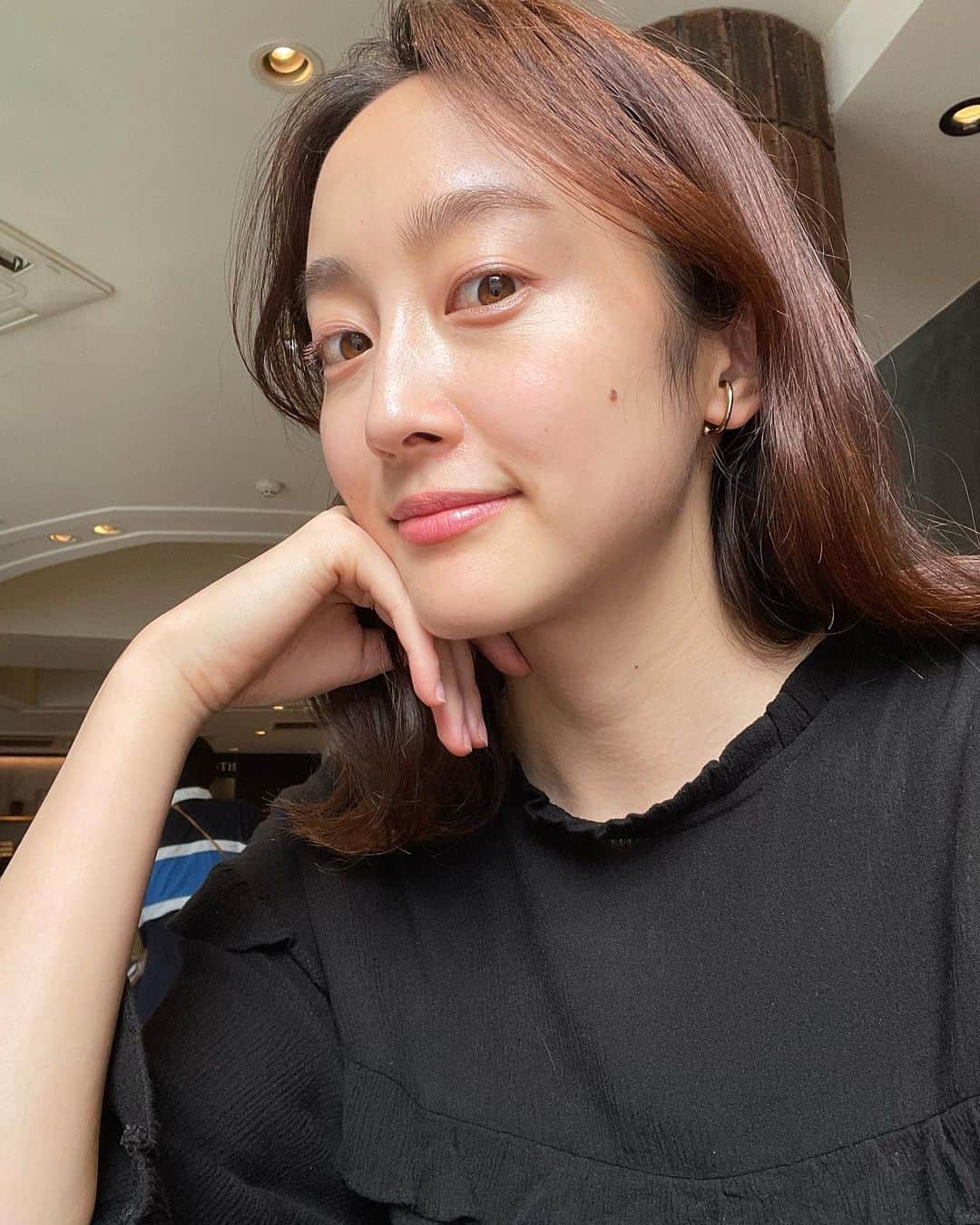 泉見祐希のインスタグラム：「ラベンダー系は透明感UPさせてくれるマイカラーなのでこの日のメイクにも🎨」