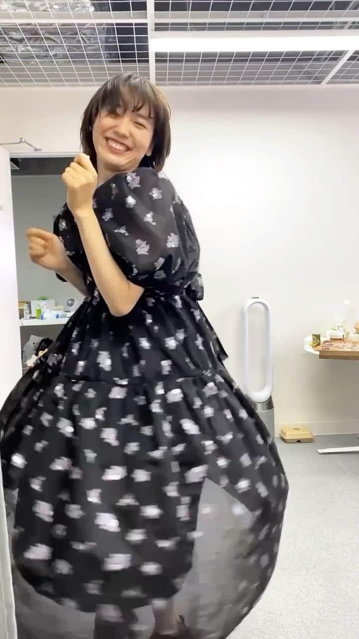 のインスタグラム：「珍しく ラブリーな衣装にテンション↑↑🥰🥰」