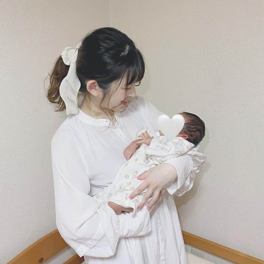 青木菜花のインスタグラム：「.﻿ .﻿ 可愛すぎるるるる🥺🥺🥺﻿ 早く家族みんなでお揃いコーデしたい😂❤️﻿ .﻿ .﻿ #新生児 #べびすたぐらむ #0歳児 #0歳0ヶ月 #女の子ベビー #女の子ママ #赤ちゃんのいる生活 #令和3年ベビー #生後0ヶ月 #instapic #instagood #instalike #baby #babygirl #babystagram」