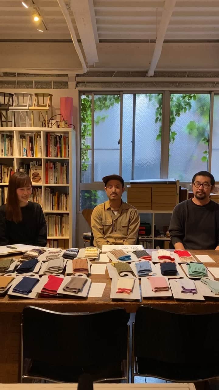のインスタグラム：「ブランドディレクターである @fujito_fukuoka デザイナー藤戸剛さんをゲストにお招きし、OBSCURE SOCKS誕生の裏話や魅力についてご紹介しています。 30分ほどの動画なので気軽にご覧くださいね💁‍♀️  #hightide #ハイタイド #obscuresocks #オブスキュアソックス #fujito #藤戸剛 #directors  #socks #sockslover #socksaddict #sockstagram #sockstyle #靴下 #靴下コーデ」