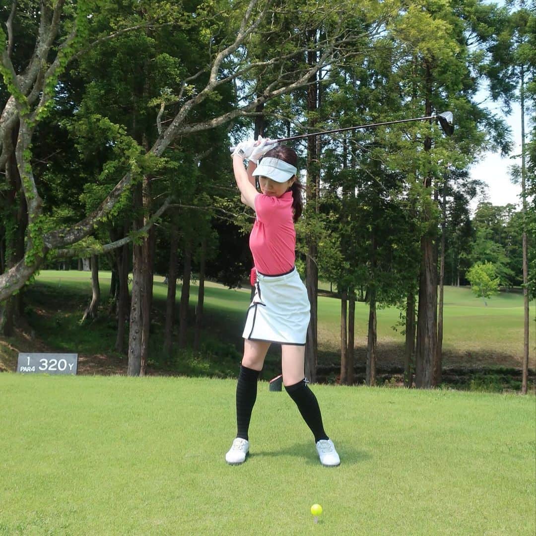 ImotoEtsuyo さんのインスタグラム写真 - (ImotoEtsuyo Instagram)「#gw ゴルフ。 ・ 昨日 #リール に　#スイング動画 を アップしました。 ・ 少し風が強かったけど 気持ちの良い日でした、 スコアはいつも通り。 ・  ・ #ゴルフ女子  #ゴルフウェア ➡︎ @lanvin_sport_official  #ランバンスポール  #ゴルフコーデ  #golf  #ゴルフ好き   @lanvin_sport_official  @nouvelle2001  ・ ・ #ヌーヴェルゴルフ倶楽部  #golfstagram  #ゴルフ」5月7日 5時57分 - bisuhada