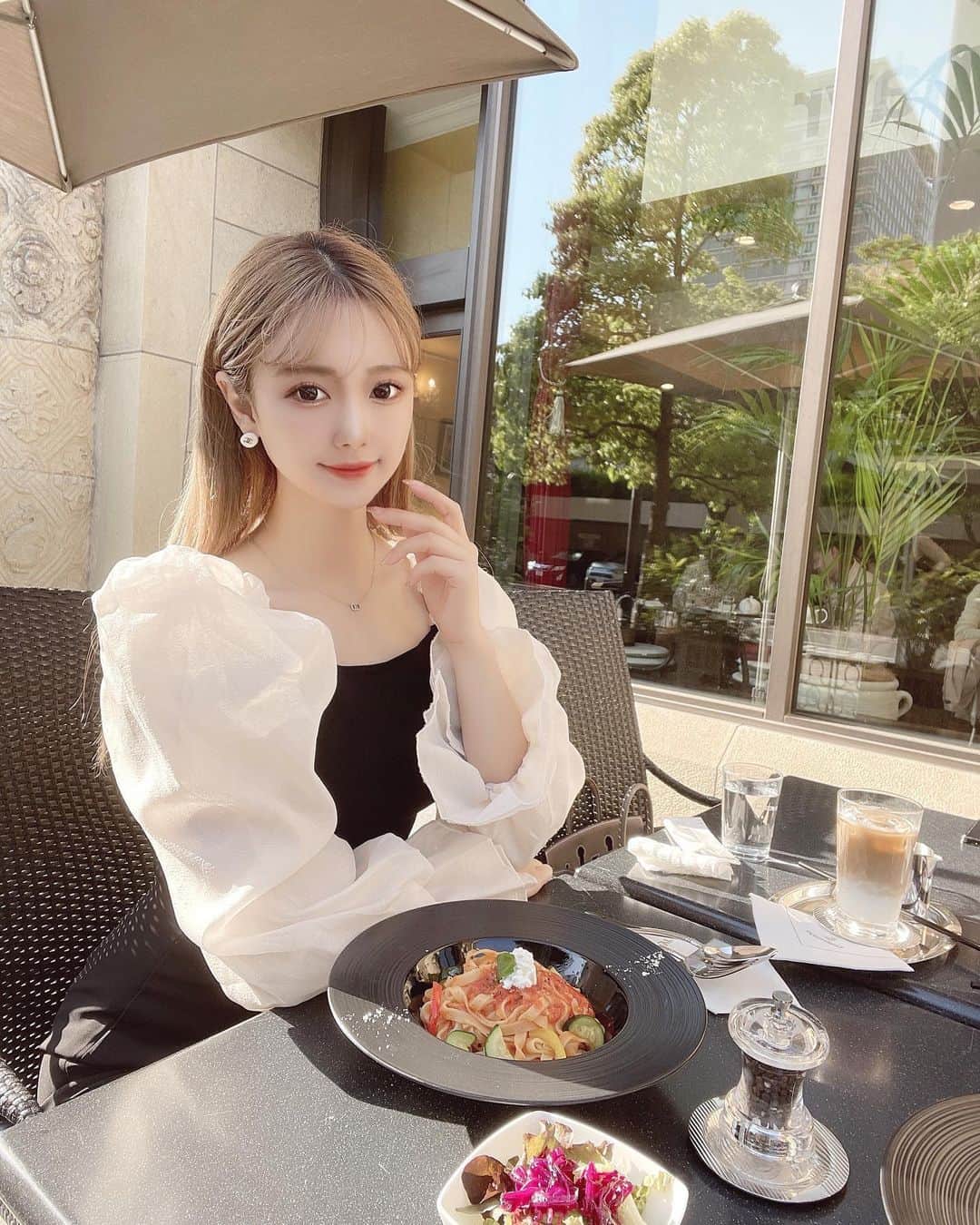 yuukachiさんのインスタグラム写真 - (yuukachiInstagram)「中之島カフェ🕊🕊‪𓂃 𓈒𓏸◌‬  @embellir__official のトップス 好評だった♡  ここのカフェもお気に入り♡  二の腕カバーしてくれるこのトップスが おすすめなんだけど、でも、まず  二の腕痩せたいよね！！ってことで ダイエット企画！二の腕編💪🏻💪🏻✨  YouTubeやっと撮りました！！！！ Yuuka channelで動画あげました！！ 夏に向けて半袖やノースリーブ 着れるように皆で二の腕ダイエット 私の動画見ながら一緒に頑張ろう！！！💪🏻  #中之島カフェ#韓国ファッション #YouTuber#YouTube#二の腕ダイエット #着痩せコーデ#二の腕トレーニング #ゆうかち#ゆうかチャンネル」5月6日 21時38分 - yuuka_stagram