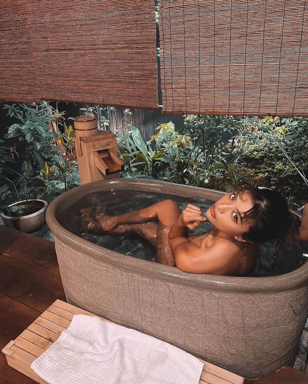 VIENNAさんのインスタグラム写真 - (VIENNAInstagram)「Take a bath like QUEEN🛀🇯🇵  Here is the Japanese traditional style hotel in Kyoto called Machiya! This place is so cute and super clean. Our host was wonderful!! If you are traveling with public transport, bus especially, you will need to walk a little. But over all the location is good to visit all highlight spots.  Hotel IG @kyoto_machiya   最近京都行った時にここで2泊しました❤︎旅行気分になってすごくよかったから今度4人で行きたいなぁ！  #sfs#f4follow#fff#likesforlike#disney#ootd#Diet#kyoto#machiya#machiyahotel#京都#旅行#インスタ映え#ダイエット」5月6日 21時41分 - viennadoll_official