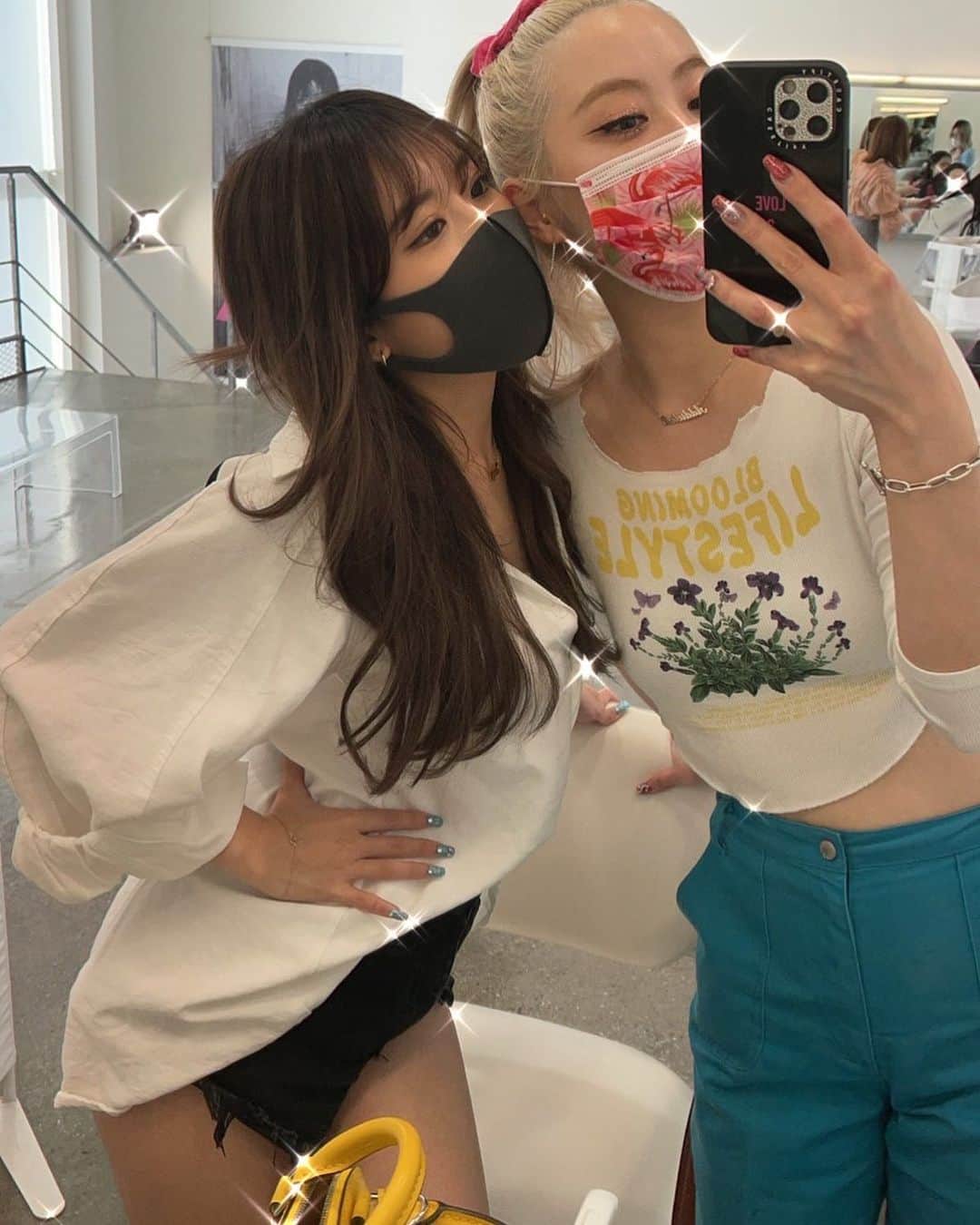 原野愛弓（あいみぃ）のインスタグラム：「まいふぁみ🔥🔥 @kanainou3   エクステも付け替えてきたよん🧏🏼‍♀️ @welly_yuuki   いつもさんきゅな❤️  . ,」