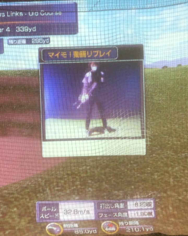 熊本比奈のインスタグラム：「. 初ゴルフ⛳️🏌🏻‍♀️ くにゃくにゃらしい（笑） ハマりそう… と言うより ハマった🤣  1球目は見事に空振り（笑）  #ゴルフ初心者 #勘でやってみた #ダサい （笑） #誰か優しく教えて （笑）  最初野球みたいやったのが すこーーーーーしマシになった？笑 少しね、ほんの少しだけ…」