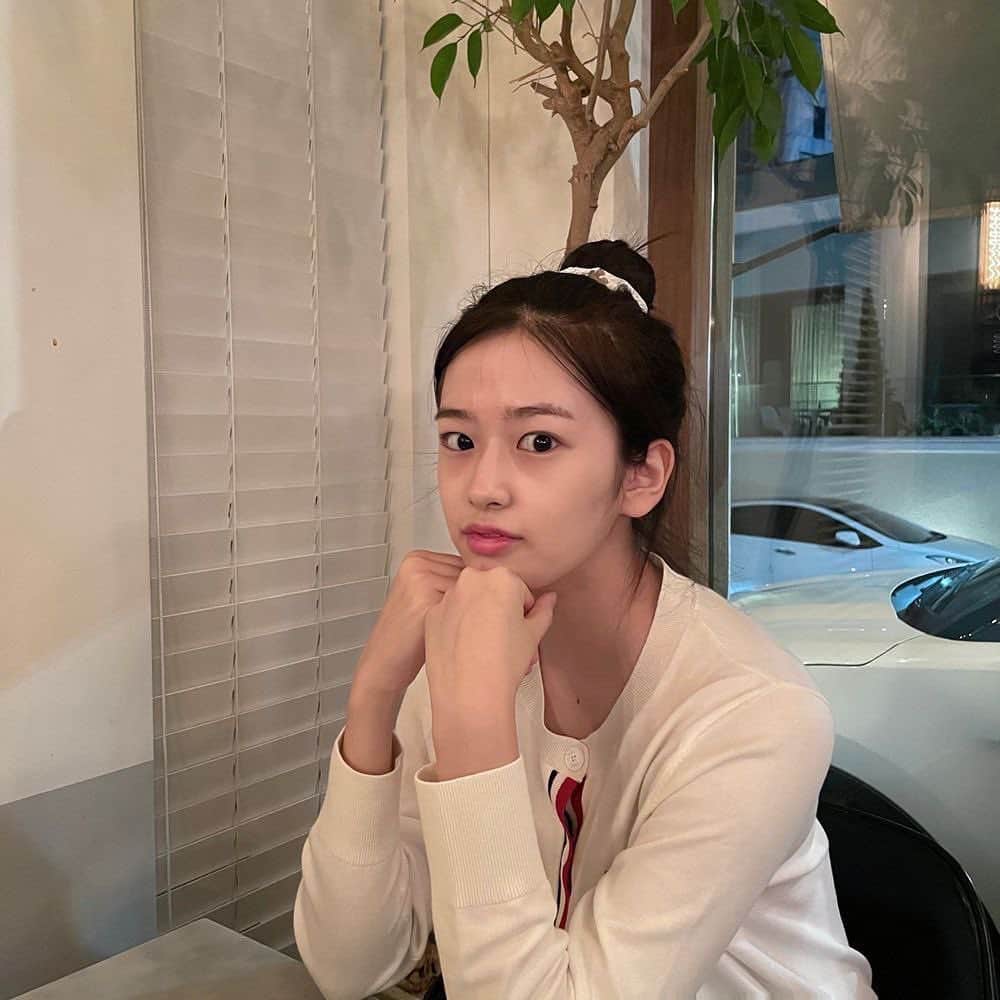 のインスタグラム：「addicted to yujin’s bareface photos」