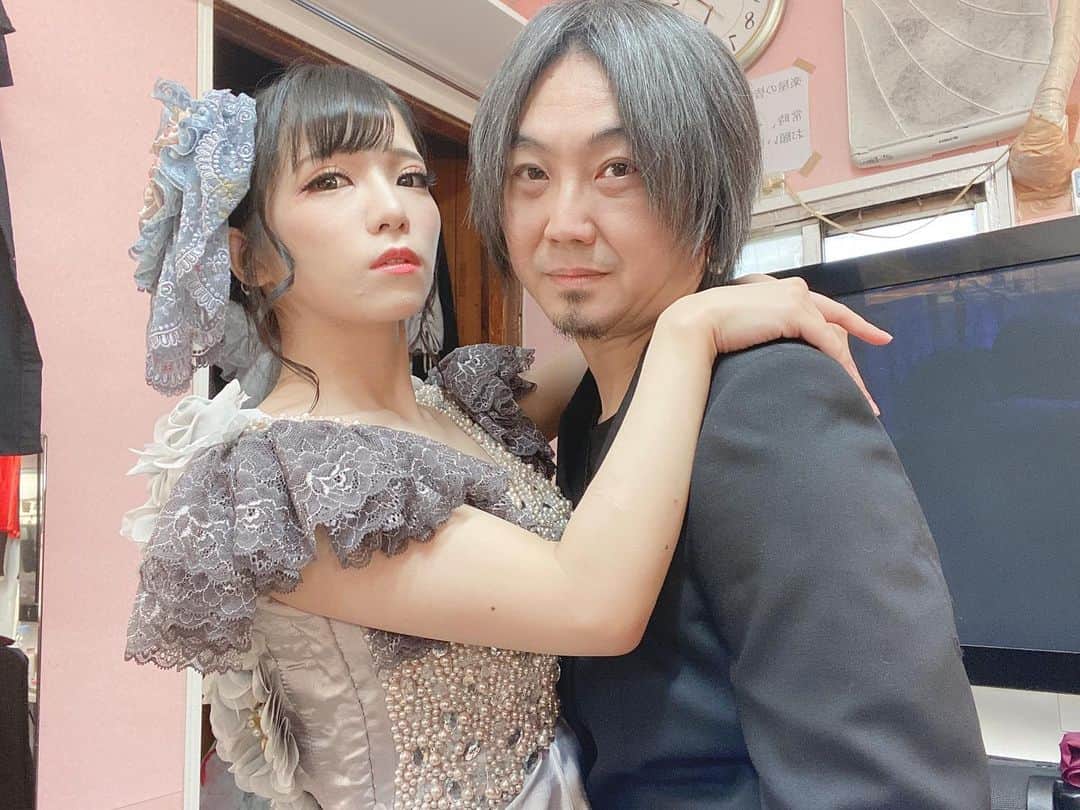 美らかのん（久我かのん）さんのインスタグラム写真 - (美らかのん（久我かのん）Instagram)「. . . 池袋ミカド劇場2日間ありがとうございました🙏💞 . 本当に沢山の方が来てくださって…🙏✨ . 勇気を出して来てくれた女の子達は勇気を出して来てくれて本当に本当にありがとう…🙏💞 . 女性料金があるということは女性も来て大丈夫だよー✨って意味もあったり☺️ . ⚠️女性料金なくてもどのイベントも女性大歓迎👏💞💞💞 . Twitterで #くるかの夫婦 で同行者探して女の子同士で来てくれる子もいて幸せな気持ちになりました🥰 . . そしてお馴染みの皆様も、みんながいないと私不安になっちゃうからね…。それくらいみんなの存在が大事になってるんだよ…。ということで今回も来てくれてありがとね🥺💞 . . やはり生で近くで観てもらえるのはより興奮しますね🤤💞 . 次回のSMショーは5/11.19の新宿ニューアートです❣️ . . . #くるかの夫婦 #ミラ狂美 #美らかのん #smショー #池袋ミカド劇場 #新宿ニューアート #ストリップ #ストリップ劇場 #劇場 #楽屋 #イベント情報 #主従関係 #下着撮影 #sm #japanese #kinbaku #goodnight」5月7日 0時03分 - chura_kanon