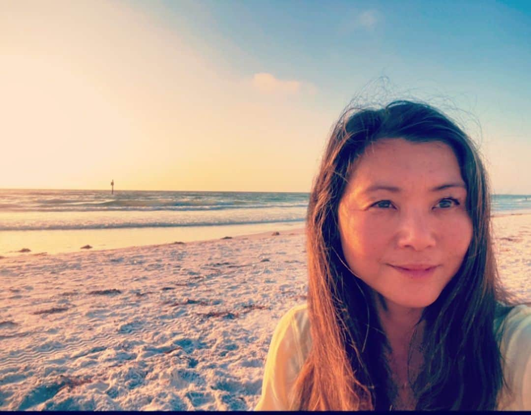 イナキョウコさんのインスタグラム写真 - (イナキョウコInstagram)「Sun, sand, ocean ... Enjoy the things that make you happy.   . . . . . . #beach #sun #ocean #sand #coast #beautiful」5月7日 6時36分 - inakyoko