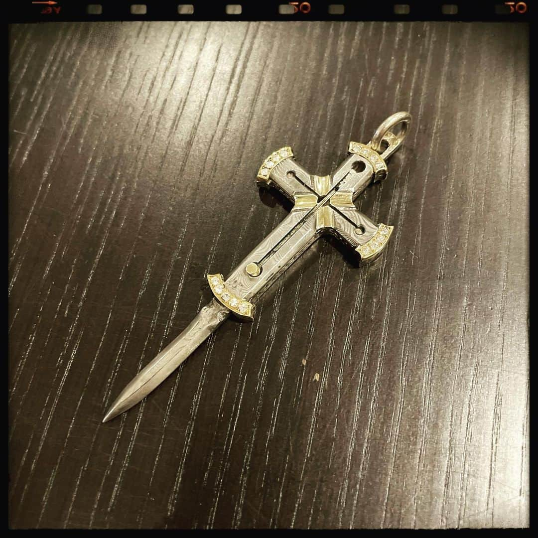 HISASHIさんのインスタグラム写真 - (HISASHIInstagram)「DIAMOND CROSS PENDANT #antique #swordstick #90s」5月7日 1時24分 - hisashix