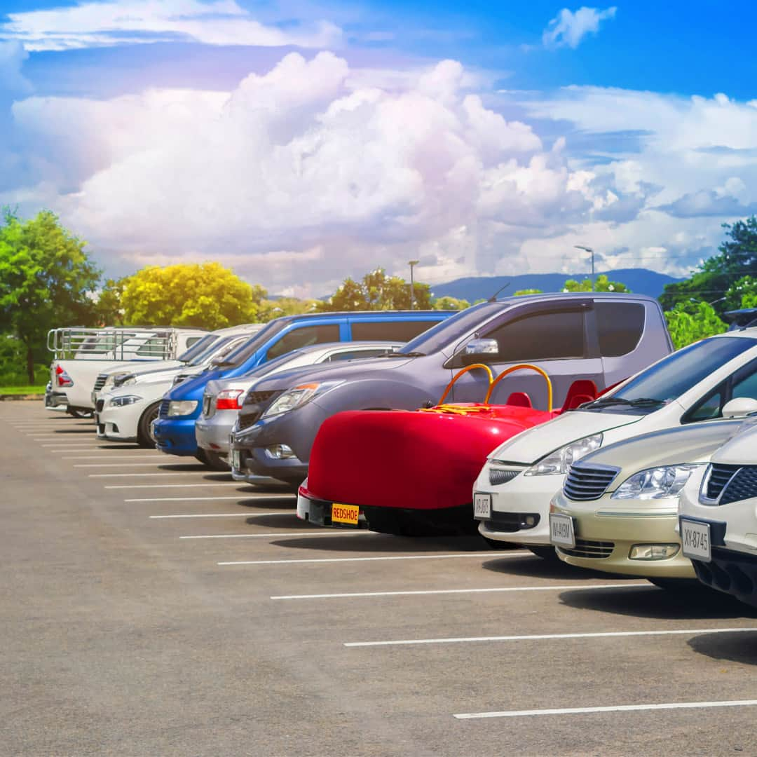 ドナルドのインスタグラム：「The positive side of having a car shaped like a shoe, you never lose it in the parking lot!」