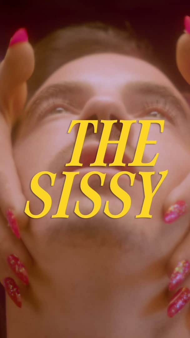 ヴァイオレット・チャチキのインスタグラム：「directed by @proudhomowner  Big thanks to @dianemartel_ and @oualidoualidou for the opportunity and guidance  Prod Co - @teenager.ent Producers - @jesyodio @botch.space DP - @madleach PD - @grace_surnow The Sissy - @chipsahoyjunkie Makeup - @gottmik  Hair- @hisvintagetouch  Edit/Color - @brandonbernier 1st AD - @fuckingsherry 1st AC - @ksushagenefeld Set Dresser - Jody Thompson Art Asst - Ciarra Walters Sound - @cemdursun Gaffer - @tristanmoffatt Grip - @ten_2_tim DIT - Jacqueline Carriere CCO - @biancadovarro PA - @nandmahasuwan」