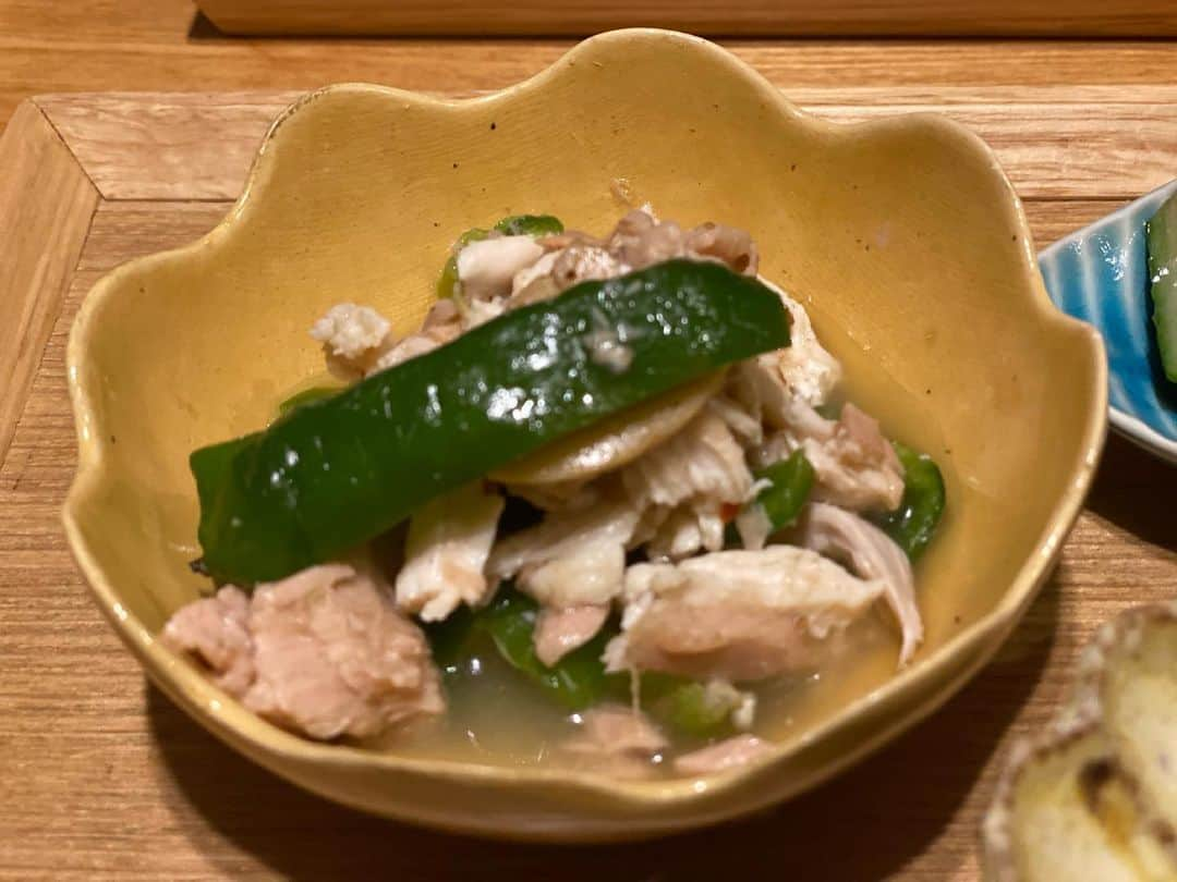 クロさんのインスタグラム写真 - (クロInstagram)「昨日の晩御飯👩🏽‍🍳🤍﻿ ﻿ ✔︎水も出汁も使わない肉じゃが﻿ ✔︎焼きサバご飯﻿ ✔︎ピーマンシーチキン胸肉﻿ ✔︎茄子のお味噌汁﻿ ✔︎スイカ🍉﻿ でした！！﻿ ﻿ 詳しいレシピなどはブログに書いてます✍🏽✍🏽﻿ ﻿ #肉じゃが #定食ご飯 #おうちごはん #自分のご飯食べたくない隊 #ご飯作りのスイッチの入れ方すぐ忘れる隊 #定食ご飯 #今日の晩御飯 つくりおき食堂まりえ #お家ごはん #おうちごはん #時短ご飯 #dinner #簡単レシピ #レシピ #電子レンジご飯 #時短レシピ#yummy #delistagrammer #homecooking #tokyo #japanesefood #instafood #foodstagram #クロリサ的自炊 #おうちご飯 #クッキングラム #晩ごはん #instagood #instalike #tokyo #可愛い #大好き」5月7日 14時34分 - kuro_risa