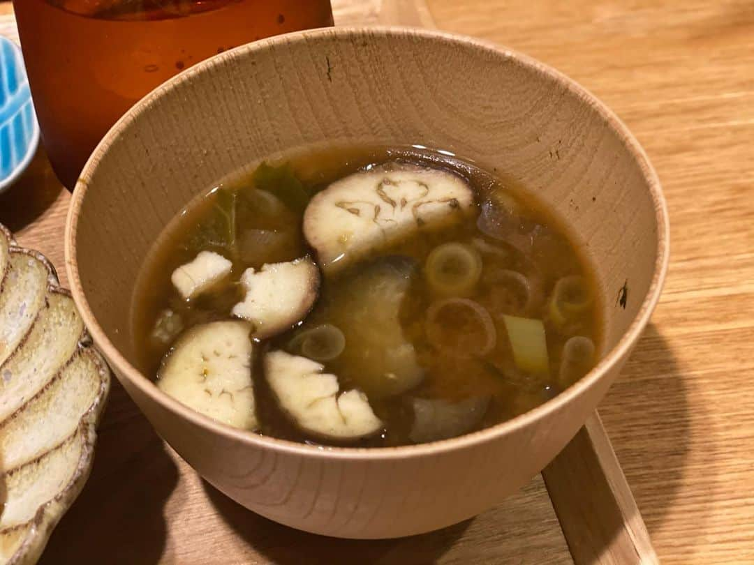 クロさんのインスタグラム写真 - (クロInstagram)「昨日の晩御飯👩🏽‍🍳🤍﻿ ﻿ ✔︎水も出汁も使わない肉じゃが﻿ ✔︎焼きサバご飯﻿ ✔︎ピーマンシーチキン胸肉﻿ ✔︎茄子のお味噌汁﻿ ✔︎スイカ🍉﻿ でした！！﻿ ﻿ 詳しいレシピなどはブログに書いてます✍🏽✍🏽﻿ ﻿ #肉じゃが #定食ご飯 #おうちごはん #自分のご飯食べたくない隊 #ご飯作りのスイッチの入れ方すぐ忘れる隊 #定食ご飯 #今日の晩御飯 つくりおき食堂まりえ #お家ごはん #おうちごはん #時短ご飯 #dinner #簡単レシピ #レシピ #電子レンジご飯 #時短レシピ#yummy #delistagrammer #homecooking #tokyo #japanesefood #instafood #foodstagram #クロリサ的自炊 #おうちご飯 #クッキングラム #晩ごはん #instagood #instalike #tokyo #可愛い #大好き」5月7日 14時34分 - kuro_risa