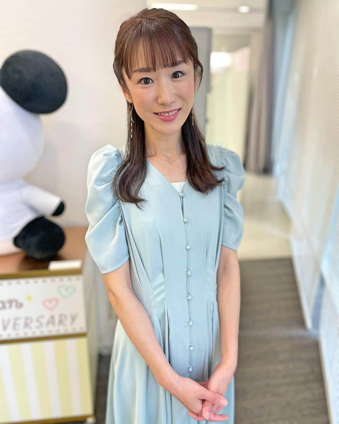 堂真理子さんのインスタグラム写真 - (堂真理子Instagram)「本日も「ワイド！スクランブル」をご覧下さり、ありがとうございました✨  写真の後ろには、 #ゴーちゃん 。がいます💕  今週もお疲れ様でした🥰  ☆ワンピース… #TONAL ☆アクセサリー… #ete   #大下容子ワイドスクランブル #ワイドスクランブル #ニュース #テレビ朝日　#堂真理子 #アナウンサー #アナウンサー衣装」5月7日 15時02分 - mariko_do