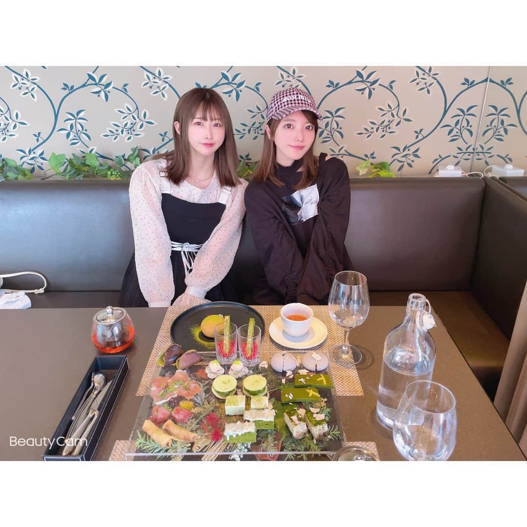 上原亜衣さんのインスタグラム写真 - (上原亜衣Instagram)「大好きな @aurum_ginza  お祝いとか女子会とか デートだったら絶対ここ💗  可愛いしトリュフとか使って 美味しいし ほんとに映える☺️💗  アフタヌーンティー 初めてだったけど 大好きな抹茶で 流行りの #マリトッツォ  食べれて嬉しい😃💗  #afternoontea #lunch  #お祝い  #トリュフ」5月7日 9時18分 - ai_uehara_ex