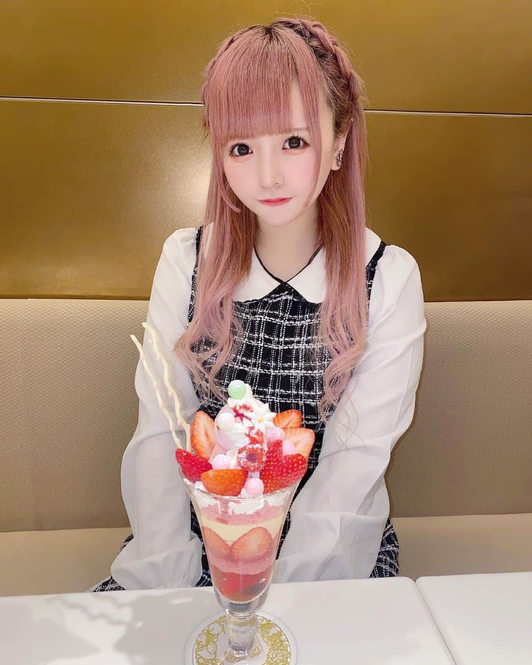 桜木妃奈のインスタグラム：「髪の毛やってもらった✌️」