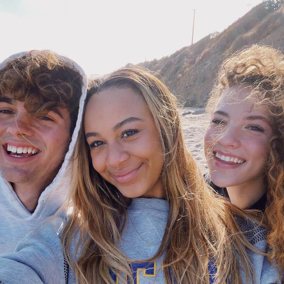 Nia Sioux Frazierさんのインスタグラム写真 - (Nia Sioux FrazierInstagram)「The band’s back together🤠」5月7日 11時55分 - niasioux